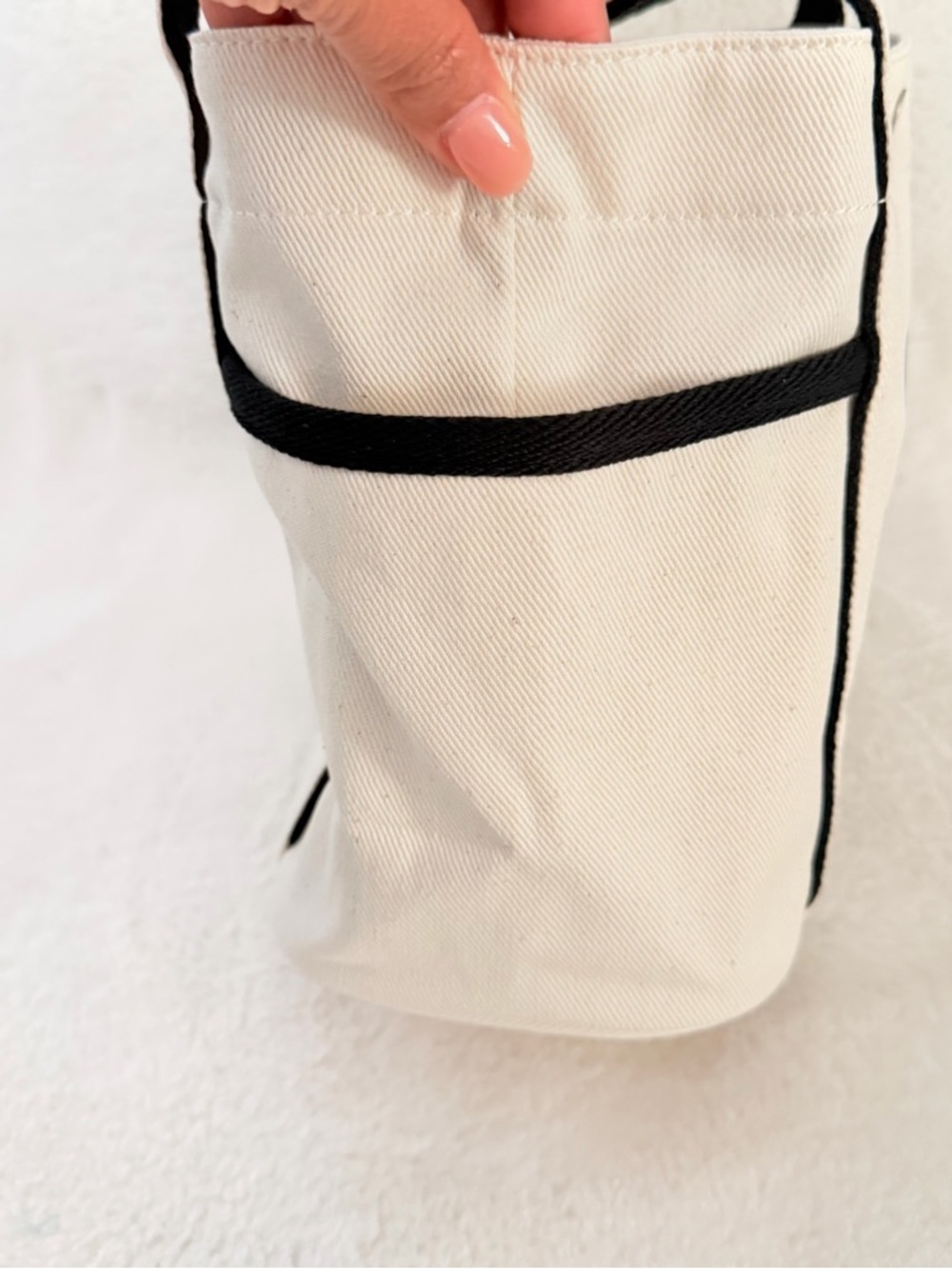Lululemon Daily Multi-Pocket Mini Canvas Tote with Black Trim - Picture 4 of 13
